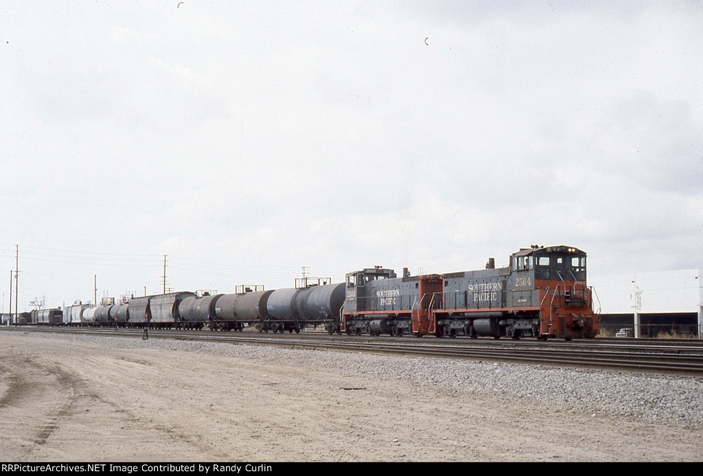 SP 2564 and SP 2503 working the yard